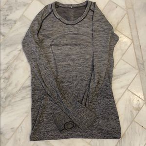 Lululemon swiftly tech long sleeve - size 6